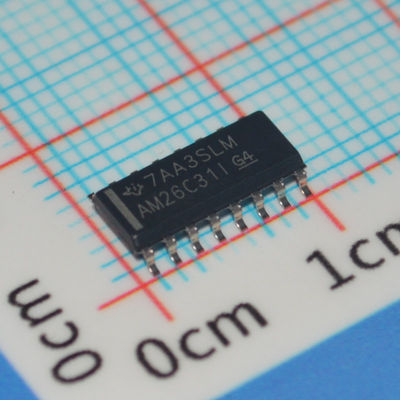 AM26C31IDR 3V-5.5V RS-422 ड्राइवर 32Mbps ±15kV ESD 8ns स्क्यू SOIC-16 -40°C से +85°C