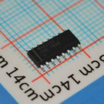 MAX3232CSE 3V-5.5V RS-232 ट्रांससीवर 250kbps 2Tx/2Rx ±15kV ESD सुरक्षा 0.1μA बंद SOIC-16 -40°C से +85°C
