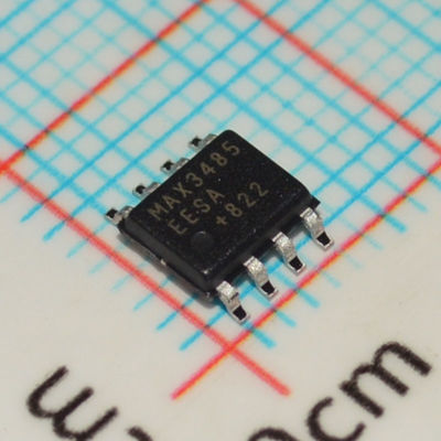 MAX3485EESA 3.3V RS-485/RS-422 ट्रांससीवर 10Mbps 1/8 यूनिट लोड (256 नोड्स) ±15kV ESD SOIC-8 -40°C से +85°C