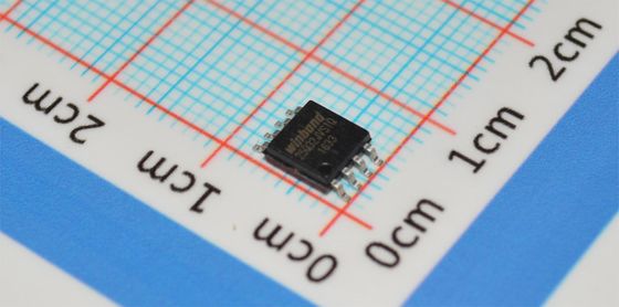 W25Q32JVSSIQ 32Mb SPI फ़्लैश 104MHz क्लॉक 100K इरेज़ साइकल SOIC-8 2.7-3.6V -40°C से +85°C