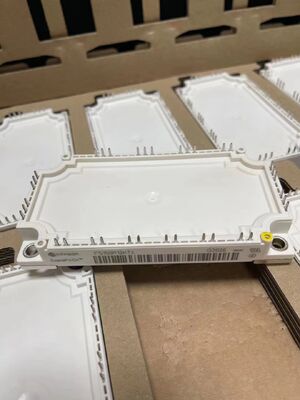 FS150R12KT4 1200V 150A छह IGBT मॉड्यूल कम VCE (sat) उच्च दक्षता 10μs शॉर्ट-सर्किट कठोरता एकीकृत एनटीसी कॉम्पैक्ट EconoPACK+ डिजाइन कम स्विचिंग नुकसान ड्राइव और यूपीएस के लिए आदर्श