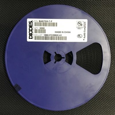 BAS70W-7-F ड्यूअल सीरीज़ Schottky डायोड 70V रिवर्स वोल्टेज 200mA फॉरवर्ड करंट लो VF और लीकेज SOT-323 पैकेज हाई-स्पीड स्विचिंग सुरक्षा और RF सर्किट के लिए आदर्श