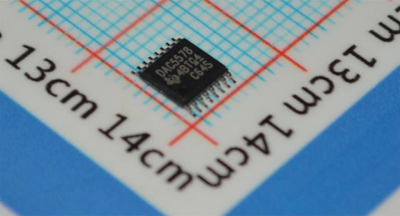 DAC5578SPWR 8-Ch 8-बिट DAC I2C इंटरफ़ेस 2.7-5.5V, कम शक्ति 0.4mA, ±1LSB INL TSSOP-16 -40°C से +105°C