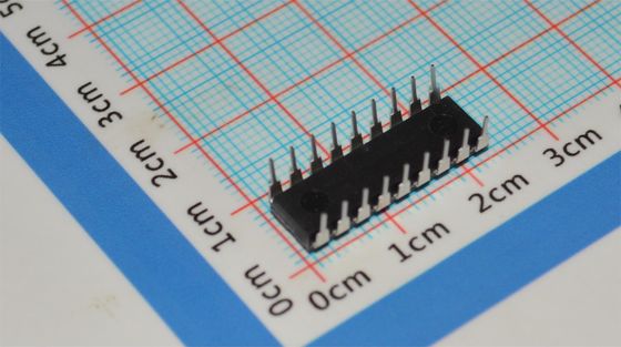 PIC16F54-I/P 8-बिट RISC MCU 20MHz 512x12 फ़्लैश 25B RAM 12 I/O DIP-18 2-5.5V -40°C~125°C कम पावर <2mA