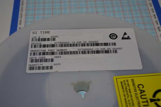 SIT8002AC-13-33E-50.00000T 50MHz MEMS ऑसिलेटर ±50ppm स्थिरता 1.8-3.3V आपूर्ति 2.5mA कम पावर LVPECL आउटपुट -40°C से +85°C AEC-Q100 योग्य