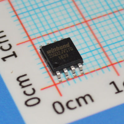 W25Q32JVSSIQ 32Mb SPI फ़्लैश 104MHz क्लॉक 100K इरेज़ साइकल SOIC-8 2.7-3.6V -40°C से +85°C