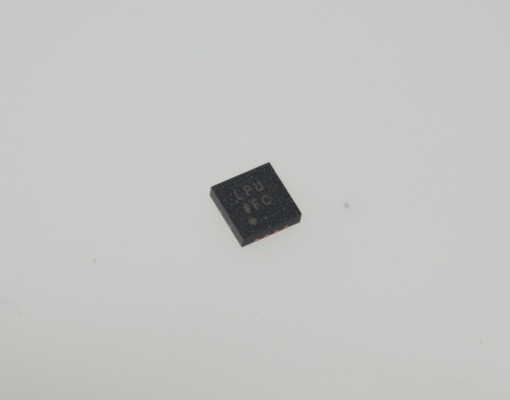 ADM7170ACPZ-3.3-R7 3.3V 2A एलडीओ नियामक 1.8-6.5V इनपुट 1μV आरएमएस शोर 75dB पीएसआरआर एलएफसीएसपी-8 -40°C से +125°C AEC-Q100