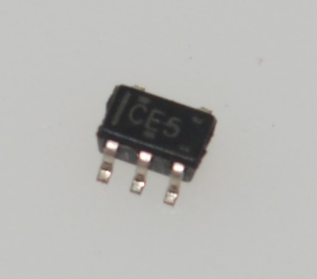 SN74LVC1G08DBVR सिंगल 2-इनपुट AND गेट 1.65-5.5V आपूर्ति 10ns प्रसार विलंब SOT-23-5 -40°C से +125°C