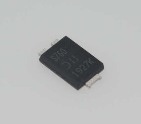 PDS760-13 760W उच्च शक्ति घनत्व 12V/63A आउटपुट 93% पीक दक्षता सक्रिय पीएफसी कॉम्पैक्ट 1U आकार पूर्ण सुरक्षा (OVP/OCP/SCP) -40°C से +70°C ऑपरेशन औद्योगिक और दूरसंचार प्रणालियों के लिए आदर्श