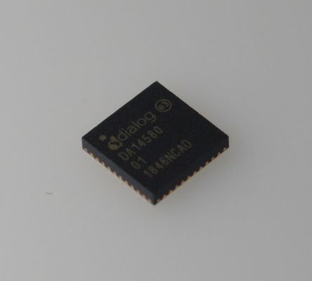DA14580-01AT2 ब्लूटूथ 5.0 SoC अल्ट्रा-लो पावर 2.5x2.5mm साइज़ ARM Cortex-M0 लंबी बैटरी लाइफ सुरक्षा मल्टी-प्रोटोकॉल और किफायती IoT डिज़ाइन के साथ