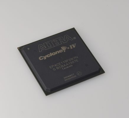 EP4CE115F29I7N चक्रवात IV FPGA 114K LEs 3.9Mbit रैम 266MHz गति 1.2V कोर वोल्टेज 622 I/O पिन PCIe समर्थन औद्योगिक तापमान (-40°C से 100°C) RoHS अनुरूप 780-पिन FBGA पैकेज