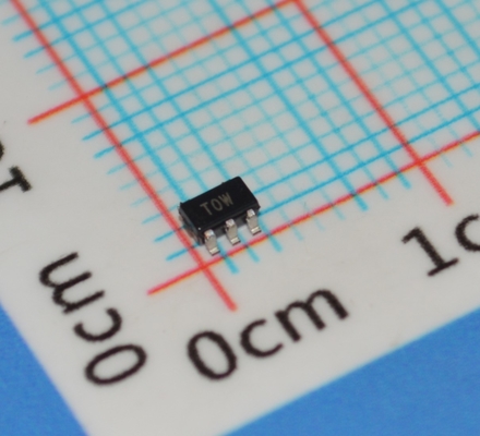 ADT6501SRJZP085RL7 सटीकता 85°C तापमान स्विच ±0.5°C सटीकता 2.7V-5.5V आपूर्ति 6μA अल्ट्रा-लो पावर ओपन-ड्रेन आउटपुट SOT-23 पैकेज IoT/पोर्टेबल उपकरणों के लिए