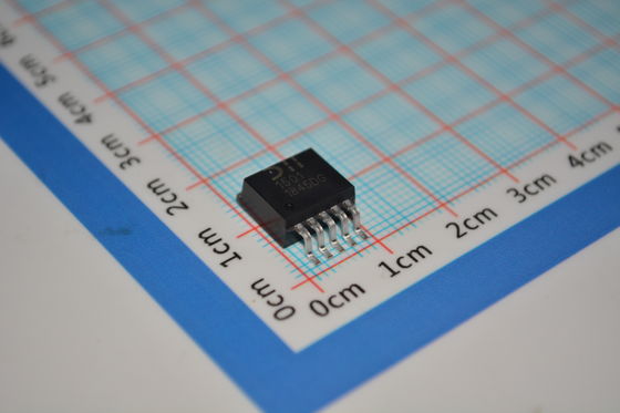 AP1501-K5G-13 5V/3A स्टेप-डाउन कनवर्टर जिसमें 4.5-40V इनपुट, 90% दक्षता, कम निष्क्रिय धारा, थर्मल शटडाउन, 500kHz आवृत्ति और SOT-23 पैकेज है