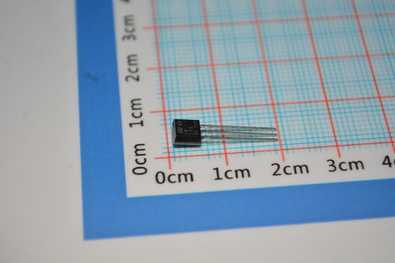 LM235Z प्रेसिजन सेल्सियस तापमान सेंसर 1°C सटीकता 2°C से 150°C रेंज रैखिक 10mV/°C आउटपुट आसान कैलिब्रेशन चौड़ा 4V-30V आपूर्ति कम स्व-गर्म TO-92 पैकेज