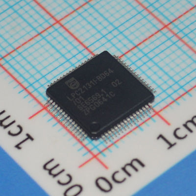 LPC2131FBD64/01, 15 ARM7 MCU 32-बिट RISC कोर 64KB फ़्लैश 16KB RAM 60MHz स्पीड USB 2.0 2x UART 64-LQFP -40°C से +85°C औद्योगिक ग्रेड