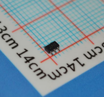 TPS560200DBVR 3.3V 0.6A सिंक्रोनस बक कनवर्टर जिसमें 95% दक्षता, 4.5-17V इनपुट, 1.2MHz आवृत्ति, इको-मोड, आंतरिक क्षतिपूर्ति, सॉफ्ट स्टार्ट और SOT-23 पैकेज में थर्मल सुरक्षा है