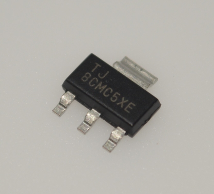 TLV1117LV33DCYR 800mA LDO 3.3V फिक्स्ड आउटपुट 1% सटीकता कम ड्रॉपआउट वोल्टेज ओवर करंट और थर्मल प्रोटेक्शन -40°C से 125°C के साथ स्थिर सिरेमिक कैपेसिटर SOT-223 पैकेज