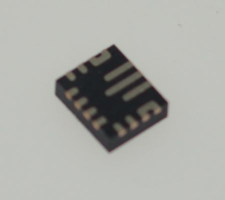 TPS63070RNMR बक-बूस्ट कनवर्टर 2.5-12V इनपुट 2A स्विच 96% दक्षता 1.8-5.5V एडजस्टेबल आउटपुट पावर सेव मोड 25μA IQ फ़ोर्स्ड PWM 3x3mm QFN पैकेज