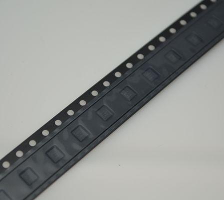 TPS63070RNMR बक-बूस्ट कनवर्टर 2.5-12V इनपुट 2A स्विच 96% दक्षता 1.8-5.5V एडजस्टेबल आउटपुट पावर सेव मोड 25μA IQ फ़ोर्स्ड PWM 3x3mm QFN पैकेज