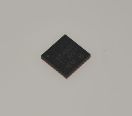 ADS8363SRHBR ADC 16-बिट रिज़ॉल्यूशन 500kSPS थ्रूपुट 6-चैनल समवर्ती नमूनाकरण कम शक्ति (85mW) समानांतर इंटरफ़ेस ±2.5V द्विध्रुवीय इनपुट आंतरिक संदर्भ 64-पिन QFP पैकेज