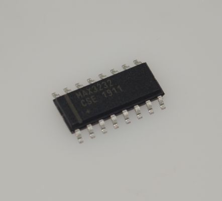 MAX3232CSE 3.0-5.5V RS-232 Transceiver with 2Tx/2Rx 1μA Shutdown ±15kV ESD Protection 250kbps Data Rate 0.1μF Caps Industrial -40°C to +85°C & 16-SOIC Package