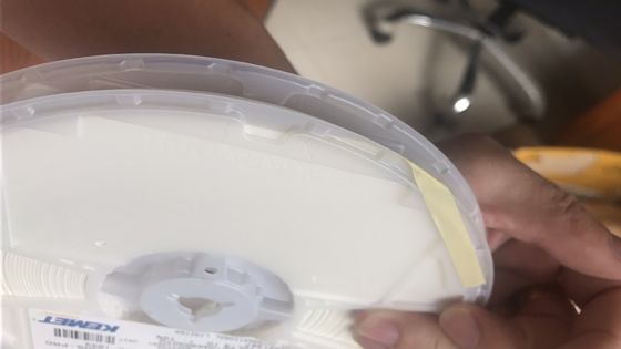 C0603C221J5GACTU 220pF 50V C0G/NP0 0603 MLCC जिसमें 5% सहिष्णुता अल्ट्रा-स्थिर प्रदर्शन उच्च आवृत्ति कम नुकसान -55°C से +125°C रेंज और RoHS अनुपालन है