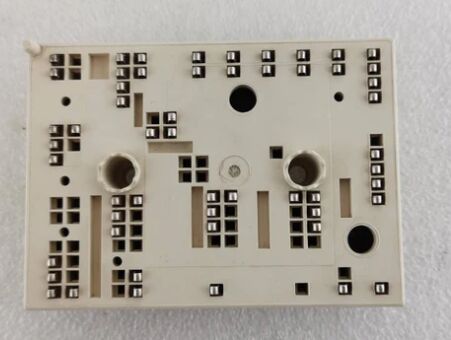 35ACC12F4V1 12V 3.5A ऑटोमोटिव PNP ट्रांजिस्टर लो VCE(sat) 250mV हाई करंट गेन SOT-223 पैकेज AEC-Q101 क्वालिफाइड वाहनों में लोड स्विचिंग और मोटर नियंत्रण के लिए