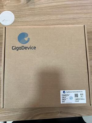 GD25Q80ETIGR 8Mbit NOR फ्लैश 133MHz क्वाड SPI 532Mbit/s ट्रांसफर 100K एंड्योरेंस 20Y डेटा रिटेंशन 2.7V-3.6V लो स्टैंडबाय 11uA SOP-8 IoT और वियरेबल्स के लिए