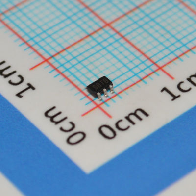 LM3671MF-ADJ 1MHz एडजस्टेबल बक कनवर्टर 2.7-5.5V इनपुट 600mA आउटपुट SOT-23-5 90% दक्षता -40°C से +85°C
