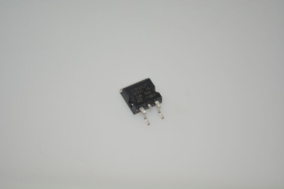 L7812CD2T 12V 1A रैखिक वोल्टेज नियामक फिक्स्ड आउटपुट थर्मल ओवरलोड संरक्षण शॉर्ट सर्किट संरक्षण वर्तमान सीमित करने वाला TO-263 पैकेज स्थानीय बिजली आपूर्ति विनियमन के लिए